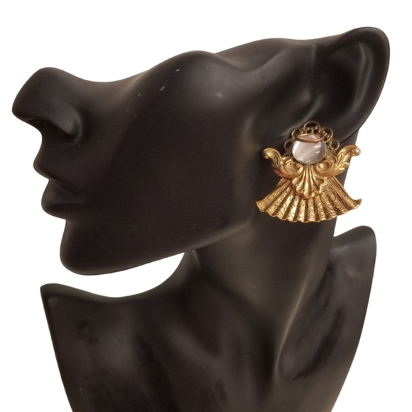 VINTAGE GOLDTONED FILIGREE JELLY BELLY ANGEL EARRINGS - Picture 1 of 7